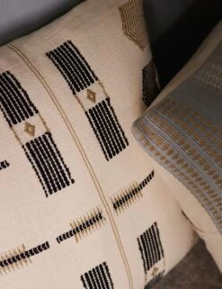 Arenla Pillow -Lulu Andgeorgia Shop 20220914 Naga Pillow17100 SITE CROP