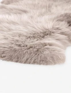 Vale Ombre Sheepskin Throw -Lulu Andgeorgia Shop 231321 001 DET 1