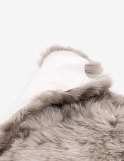 Vale Ombre Sheepskin Throw -Lulu Andgeorgia Shop 231321 001 DET 3