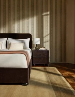 Hobbes Nightstand -Lulu Andgeorgia Shop 4 BedroomII FullStyledParadisoWALLPAPER DELLERRUG Olive 6645 SITE CROP LIFESTYLE 5efe2df1 5263 4636 b317 877fb607694a