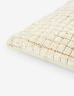 Mitsuki Pillow -Lulu Andgeorgia Shop Lulu and Georgia NVO006 detail corner Product