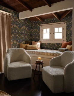 Morris & Co. Strawberry Thief Wallpaper -Lulu Andgeorgia Shop PillowGallery2 15399 V2 Swatch SITECROP f0946e50 3c18 4ee7 9b22 e955fa214e7f