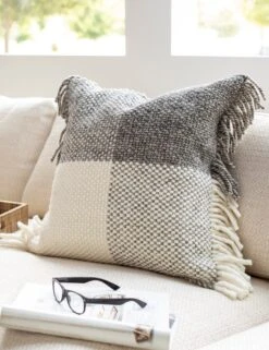 Lundy Pillow -Lulu Andgeorgia Shop fii001 styleshot 201