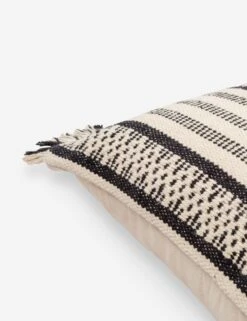 Pranav Pillow -Lulu Andgeorgia Shop jna001 detail corner